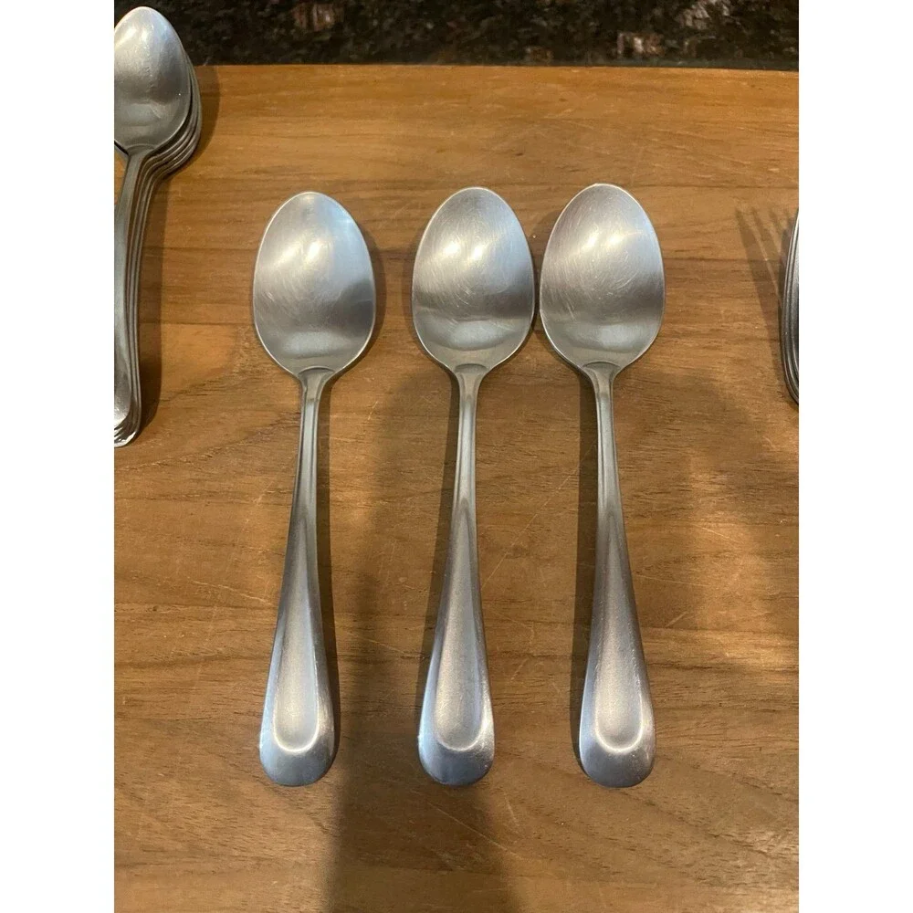 16 pc Oneida Stainless - Smooth Teardrop Flatware Set